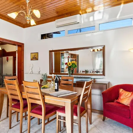 Dom wakacyjny Verani Parking Balcony Playground